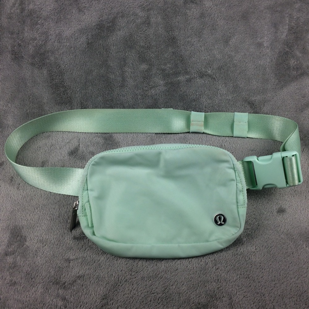 Lululemon Everywhere Belt Bag Green Festival Fanny Pack‎ Sling Purse